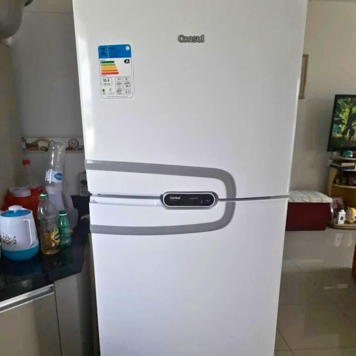 Geladeira Consul Facilite branca frost free após troca de borracha de vedação realizada no local.